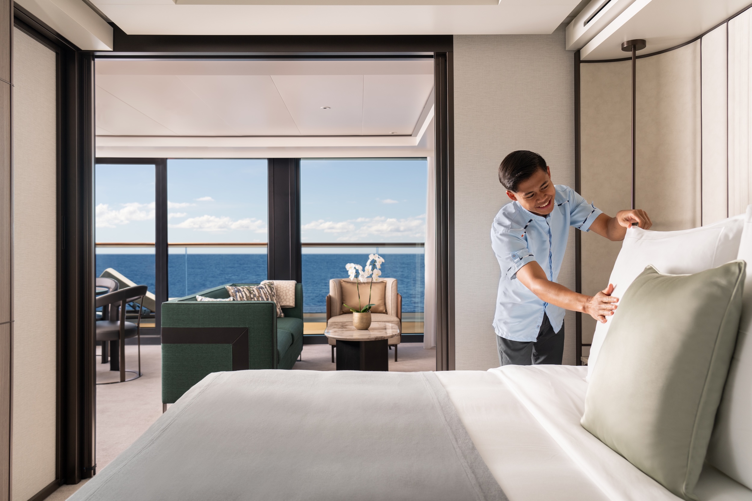 ritz carlton yacht collection ilmail in suite service